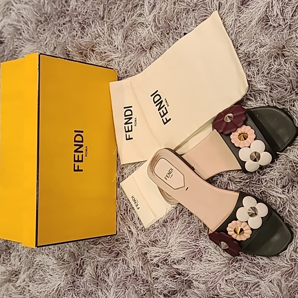 FENDI SANDALS - Picture 4 of 5